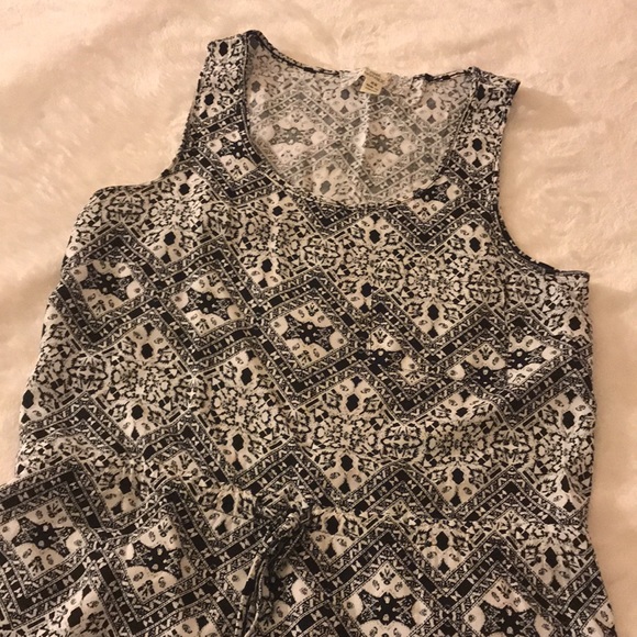 Black and White Printed Mini Dress With Tie Waist And Front Pocket 🖤 - Picture 3 of 11